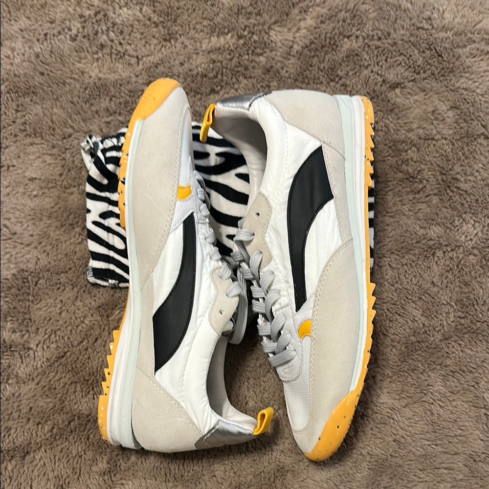 OnCept Women's Retro White Sneakers Free People  EUC - Picture 5 of 9